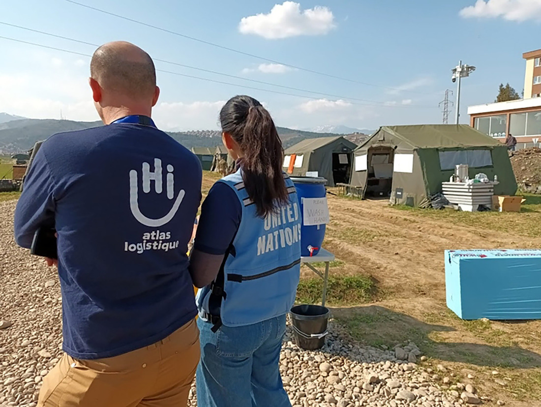 Two people from the back, in the field during a deployment in Turkey following the earthquake.